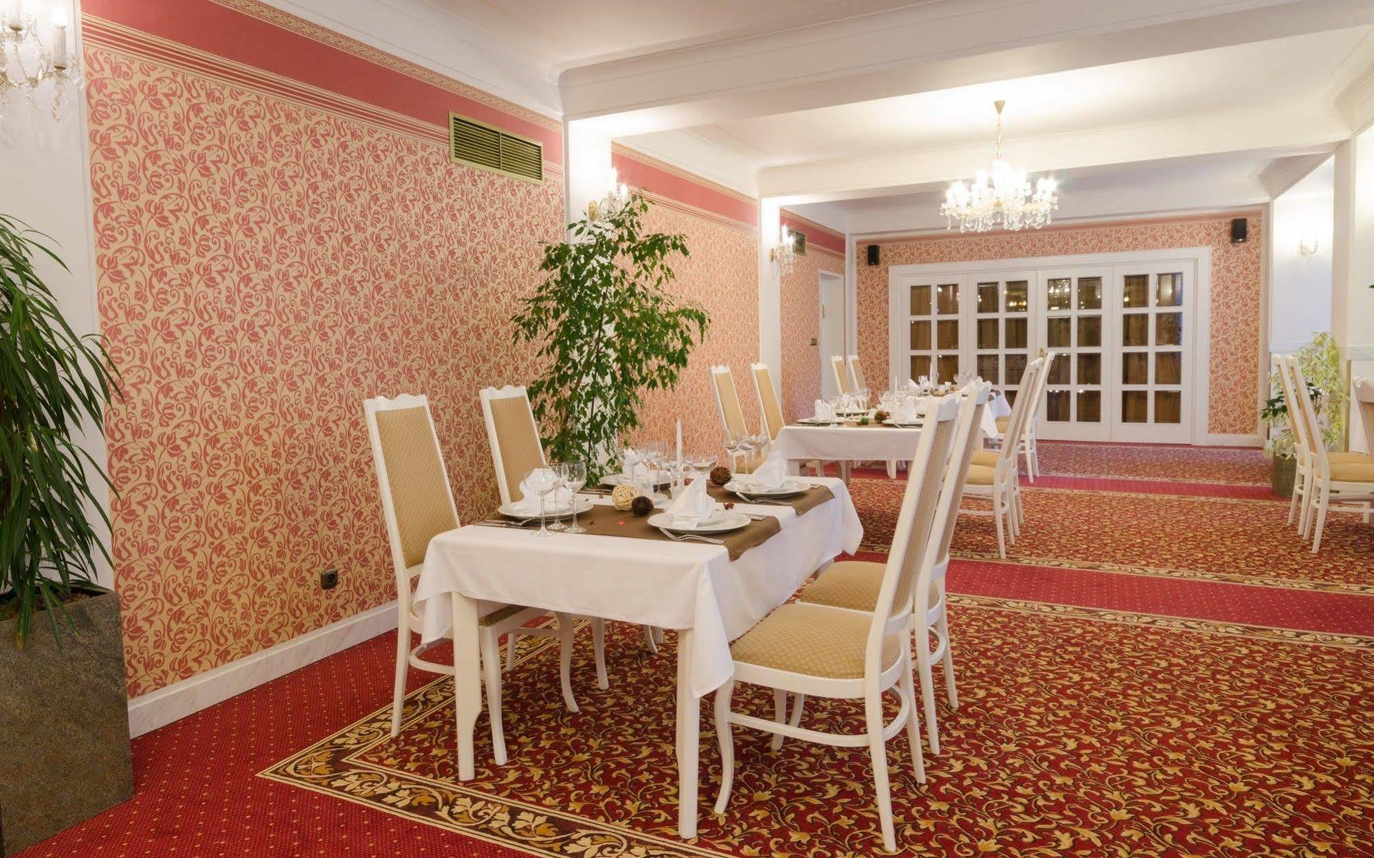 Hotel Ostrov นิมบูร์ค ภายนอก รูปภาพ