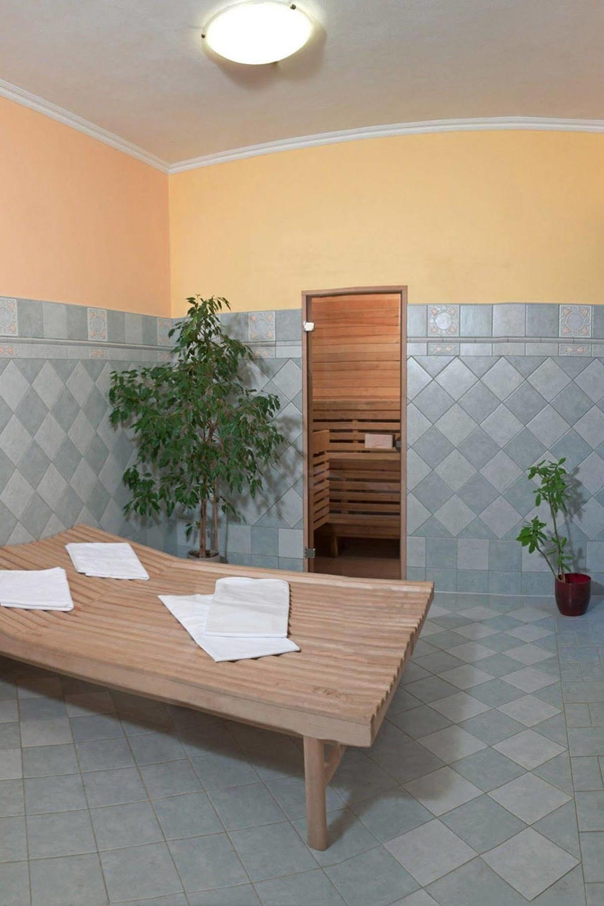 Hotel Ostrov นิมบูร์ค ภายนอก รูปภาพ