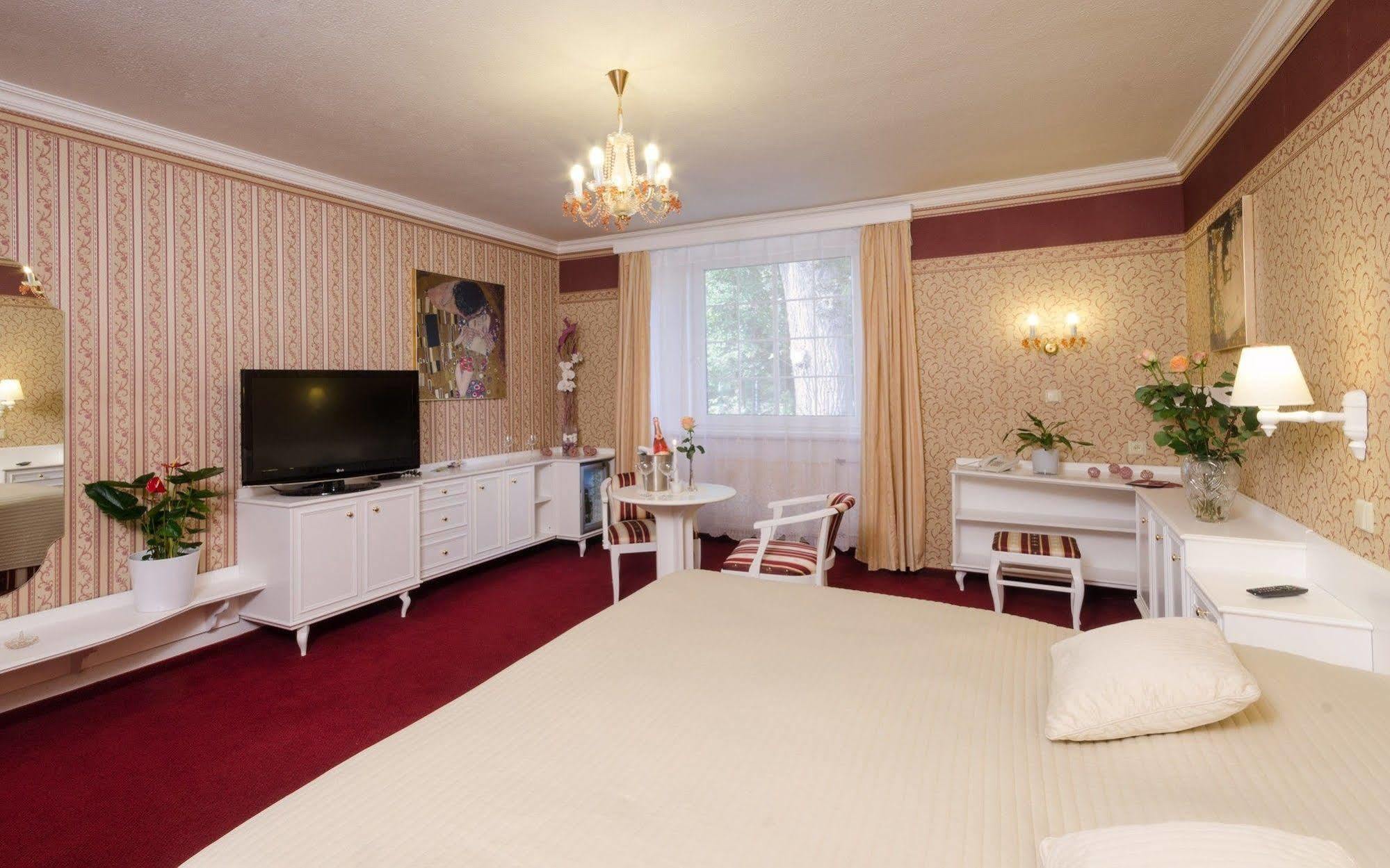 Hotel Ostrov นิมบูร์ค ภายนอก รูปภาพ