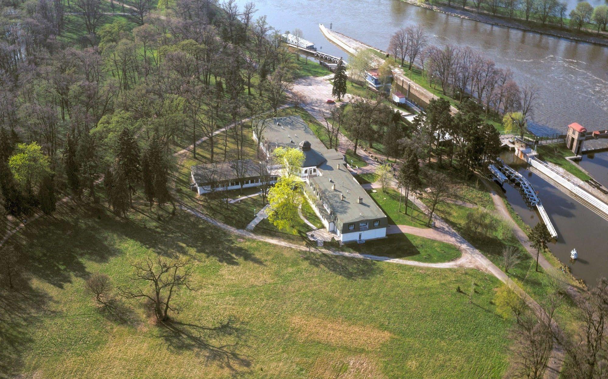 Hotel Ostrov นิมบูร์ค ภายนอก รูปภาพ