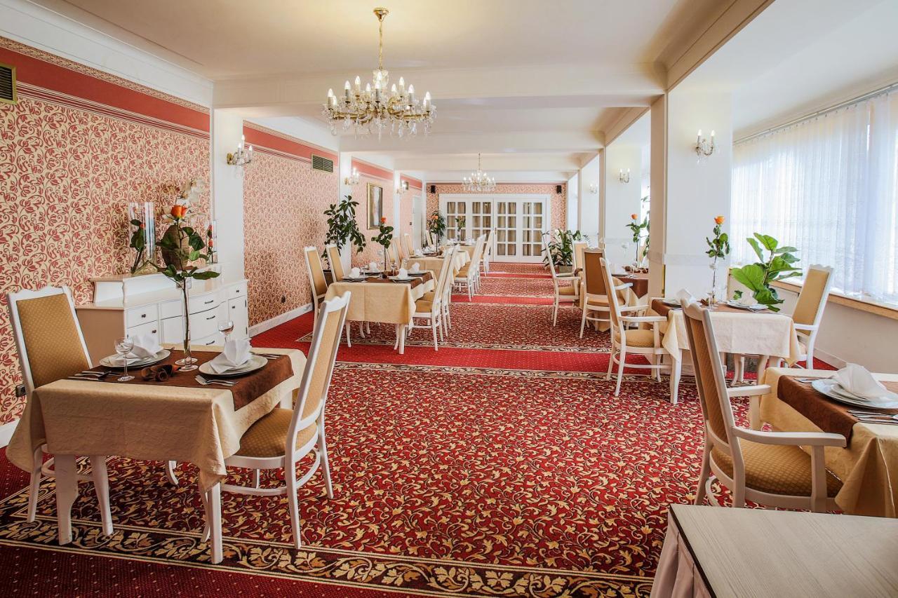 Hotel Ostrov นิมบูร์ค ภายนอก รูปภาพ
